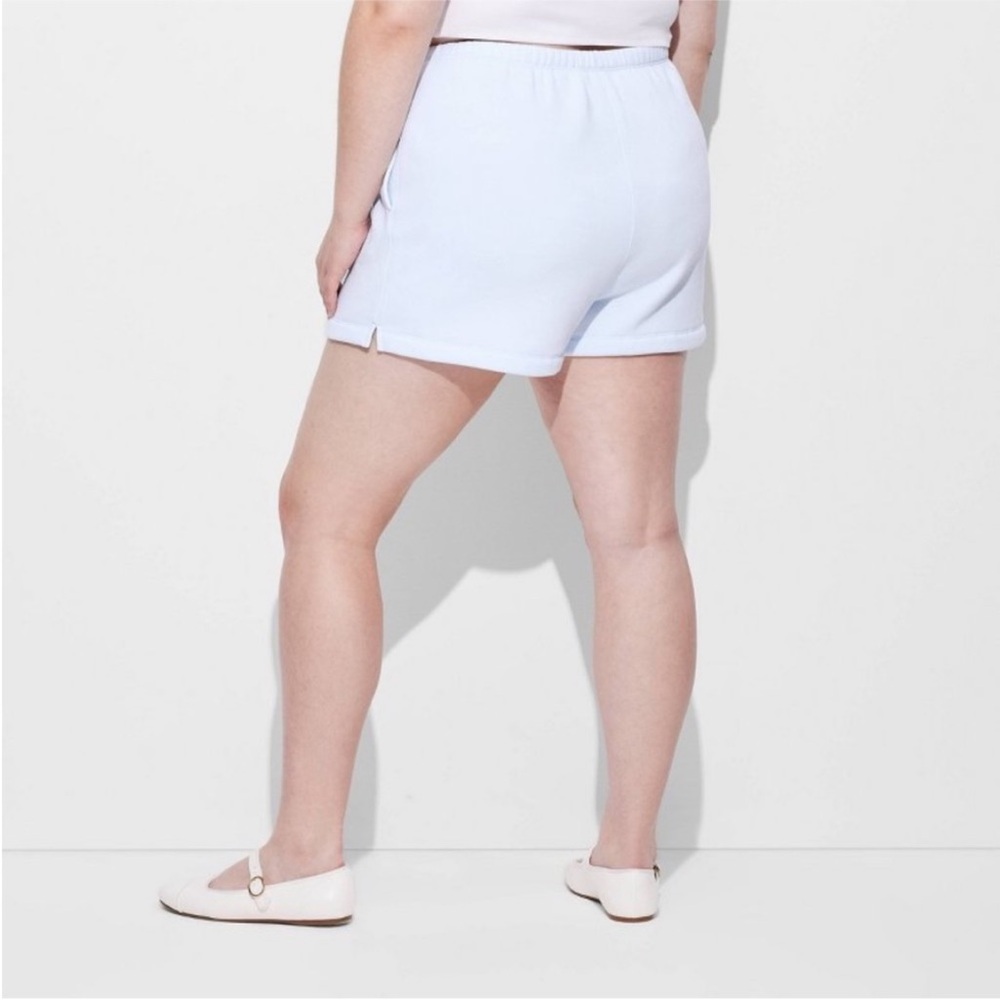 Wild Fable Women's High-Rise Fleece Shorts with Pockets White.
Size XXL - Picture 3 of 15